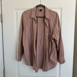 Universal thread button down, like new!